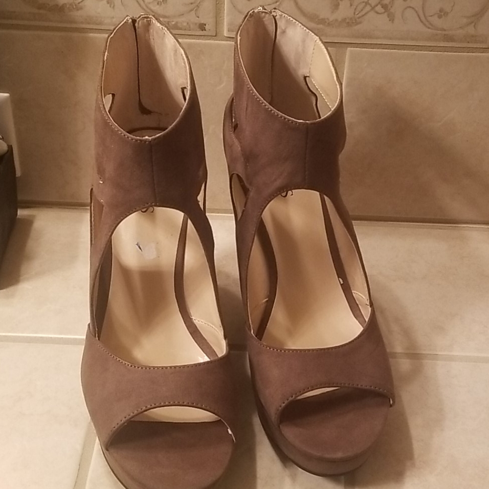 Shoes - Picture 2 of 3